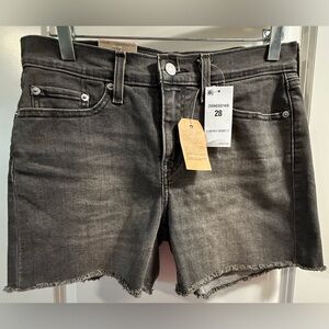 Women’s Levi’s Mid Length Denim Shorts size 28 NWT